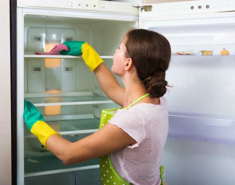 how to deep clean refrigerator